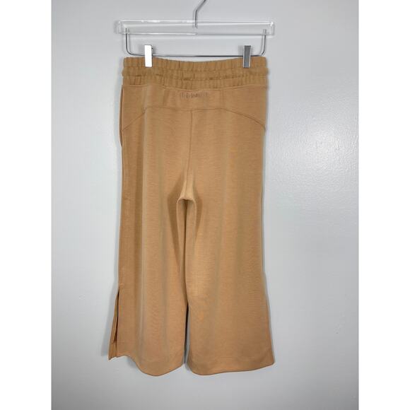 Lululemon Soft Ambitions High Rise Crop
Beech Wood Size 6 - Picture 8 of 12
